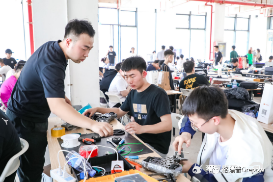 大灣區(qū)數(shù)智競(jìng)技格斗機(jī)器人大賽 大灣區(qū)數(shù)智競(jìng)技格斗機(jī)器人大賽