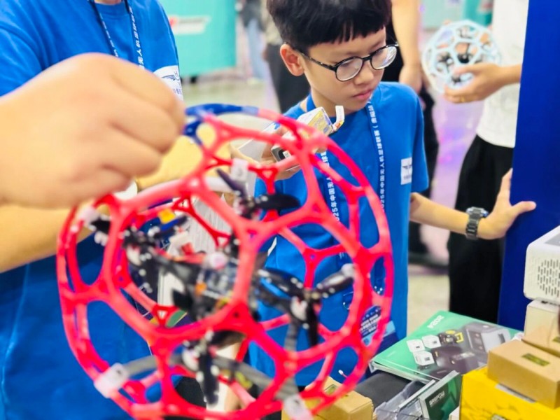 中國(guó)無人機(jī)足球聯(lián)賽貴陽精彩瞬間 中國(guó)無人機(jī)足球聯(lián)賽貴陽精彩瞬間